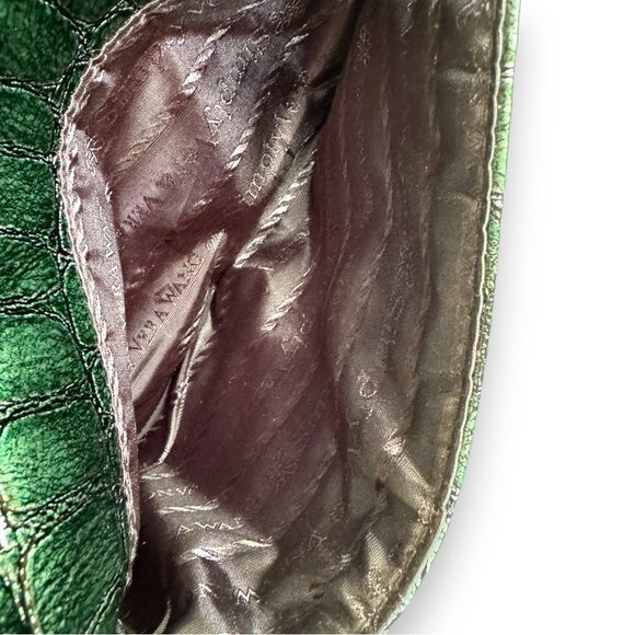 Simply Vera Wang Crocodile Green Wristlet foldover purse EUC faux croc - Picture 9 of 12